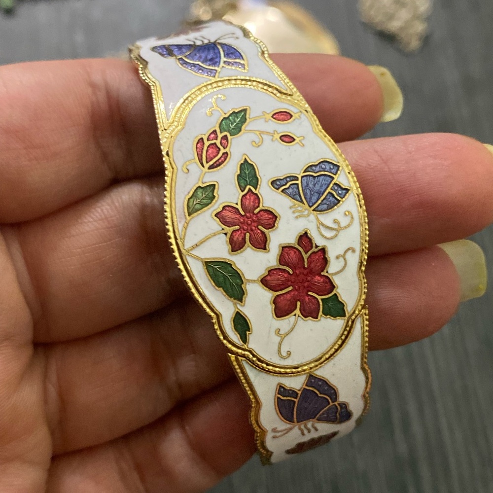 Classic Floral Cloisonné Enamel Bracelet in White and Red